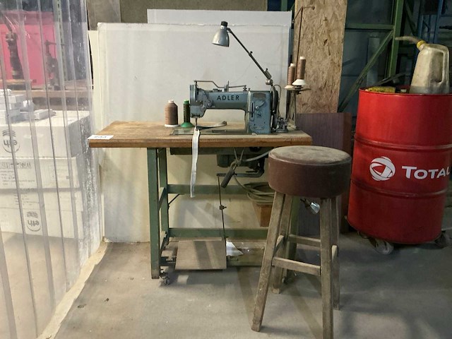 Adler naaimachine - afbeelding 1 van  6