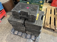 Adr koffers met diverse veiligheidsuitrusting - afbeelding 3 van  7