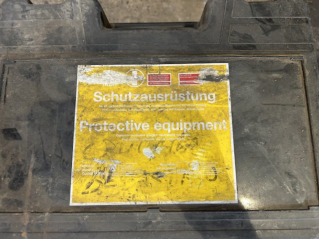 Adr koffers met diverse veiligheidsuitrusting - afbeelding 4 van  7