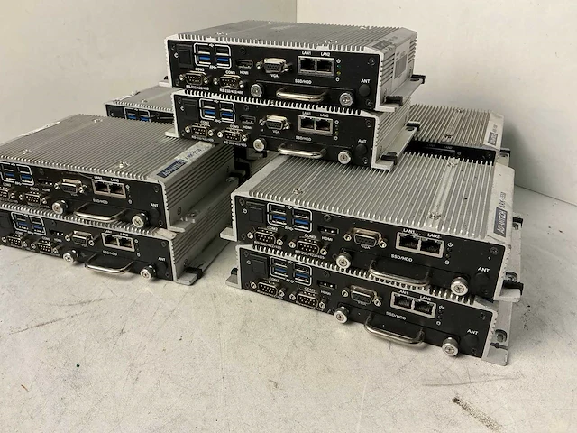 Advantech ark-1550 industriële fanless embedded box pc (10x) - afbeelding 3 van  4