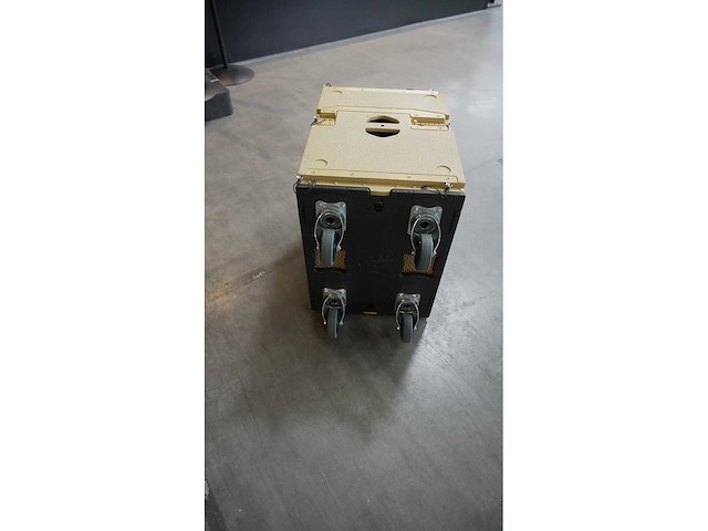 Aed audio - solid 15 subwoofer sand color incl cover - afbeelding 2 van  3