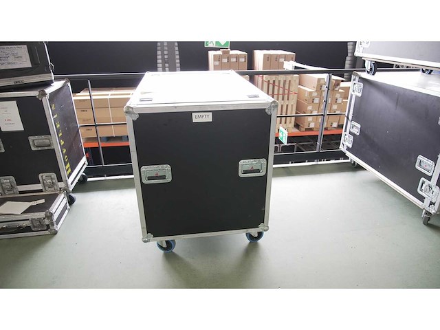 Aed flightcase 135cm x 80 cm height without wheels 82 cm - afbeelding 1 van  1