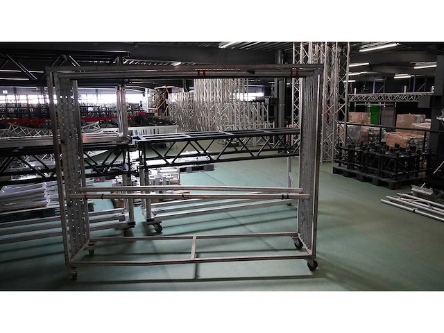 Aed rent dolly for 6 x 6-bar par cans - afbeelding 1 van  2