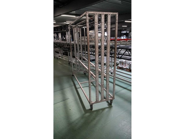 Aed rent dolly for 6 x 6-bar par cans - afbeelding 2 van  2