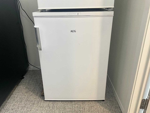 Aeg atb68e7nw vriezer - afbeelding 1 van  6