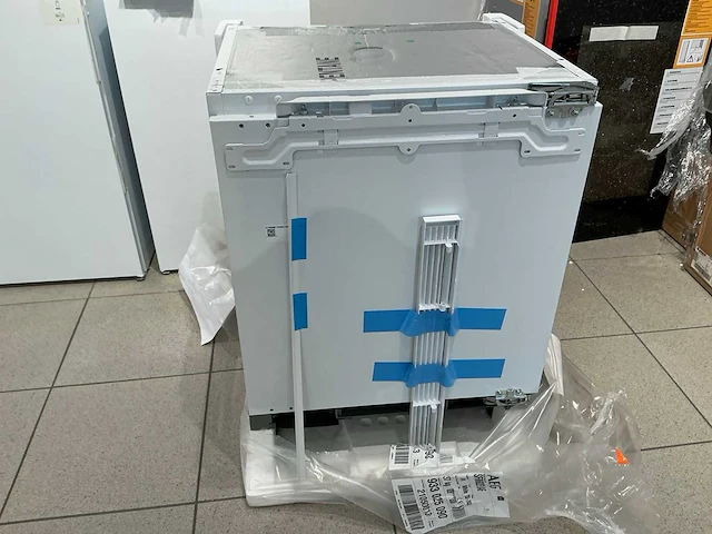 Aeg sfb682e1af inbouw koelkast met vriesvak - afbeelding 1 van  8