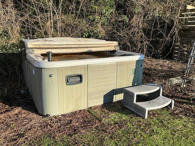 Aeware jacuzzi en buitenspa - afbeelding 1 van  6