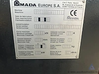 Afkantpers amada hft 100-3, bouwjaar 2004, met een maximale perskracht van 1000 kn en een slag van 200 mm. voorzien van een 400 v, 3-fasen aansluiting en fiessler elektronik akas ii laserbeveiliging. - afbeelding 2 van  13