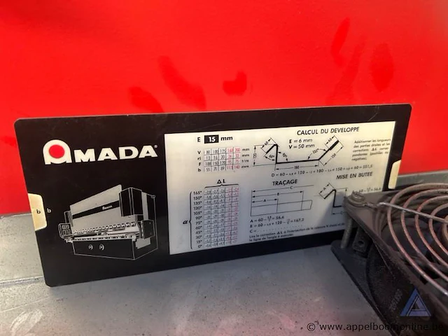 Afkantpers amada hft 100-3, bouwjaar 2004, met een maximale perskracht van 1000 kn en een slag van 200 mm. voorzien van een 400 v, 3-fasen aansluiting en fiessler elektronik akas ii laserbeveiliging. - afbeelding 5 van  13