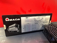 Afkantpers amada hft 100-3, bouwjaar 2004, met een maximale perskracht van 1000 kn en een slag van 200 mm. voorzien van een 400 v, 3-fasen aansluiting en fiessler elektronik akas ii laserbeveiliging. - afbeelding 5 van  13