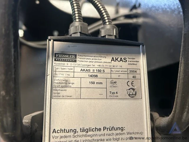 Afkantpers amada hft 100-3, bouwjaar 2004, met een maximale perskracht van 1000 kn en een slag van 200 mm. voorzien van een 400 v, 3-fasen aansluiting en fiessler elektronik akas ii laserbeveiliging. - afbeelding 9 van  13
