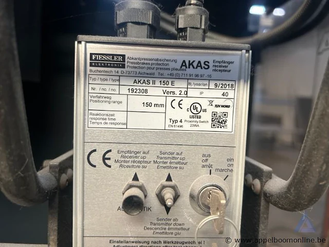 Afkantpers amada hft 100-3, bouwjaar 2004, met een maximale perskracht van 1000 kn en een slag van 200 mm. voorzien van een 400 v, 3-fasen aansluiting en fiessler elektronik akas ii laserbeveiliging. - afbeelding 10 van  13