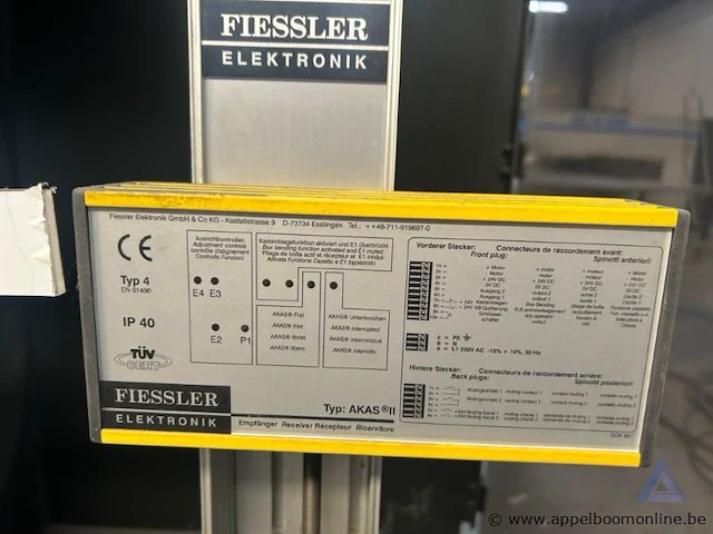Afkantpers amada hft 100-3, bouwjaar 2004, met een maximale perskracht van 1000 kn en een slag van 200 mm. voorzien van een 400 v, 3-fasen aansluiting en fiessler elektronik akas ii laserbeveiliging. - afbeelding 11 van  13