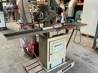 Afkortcirkelzaagmachine + afzuigsysteem - afbeelding 1 van  3