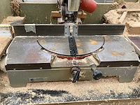 Afkortcirkelzaagmachine met werkbank - afbeelding 8 van  12