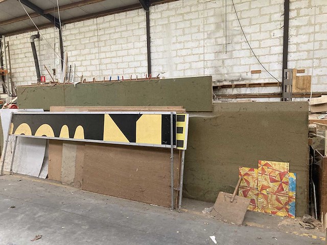 Afkortcirkelzaagmachine met werkbank - afbeelding 12 van  12