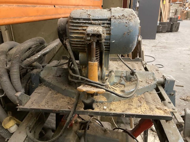 Afkortcirkelzaagmachines en stofzuiger - afbeelding 8 van  20