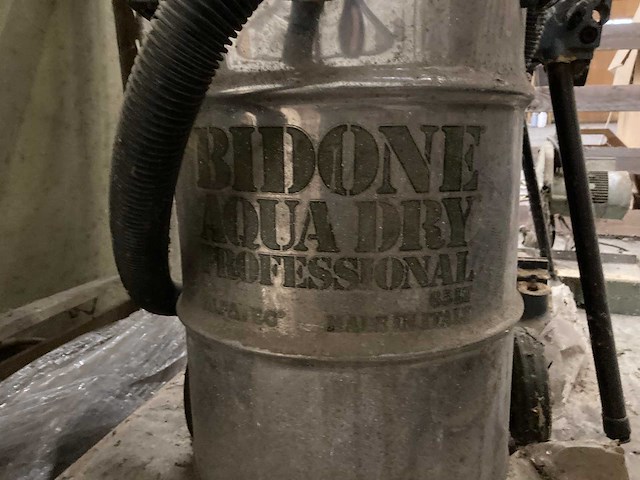 Afkortcirkelzaagmachines en stofzuiger - afbeelding 10 van  20