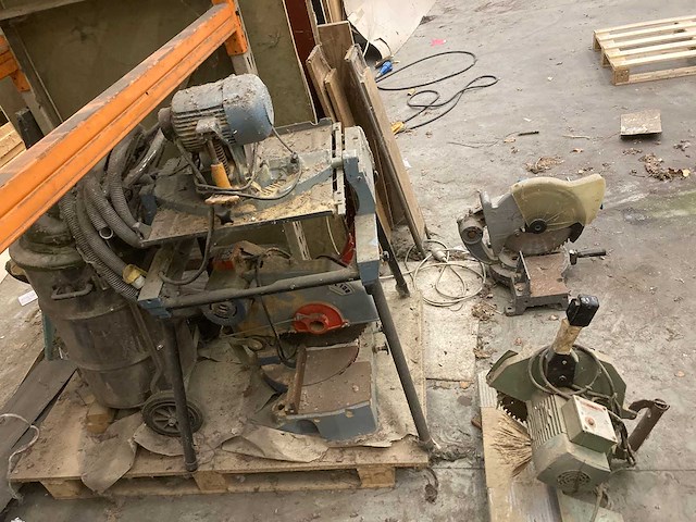 Afkortcirkelzaagmachines en stofzuiger - afbeelding 13 van  20
