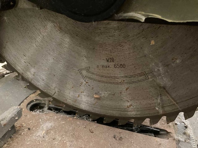 Afkortcirkelzaagmachines en stofzuiger - afbeelding 16 van  20