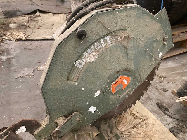 Afkortcirkelzaagmachines en stofzuiger - afbeelding 18 van  20