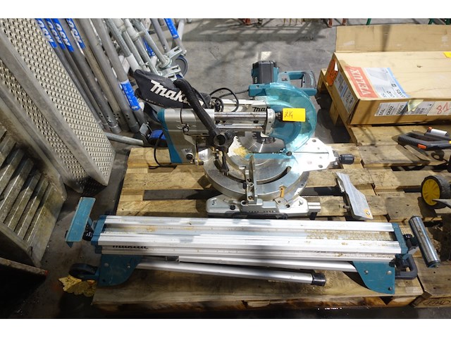 Afkort/verstekzaag makita - afbeelding 1 van  3