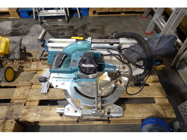 Afkort/verstekzaag makita - afbeelding 2 van  3