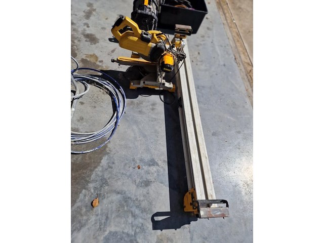 Afkortzaag dewalt dws + onderstel - afbeelding 1 van  8