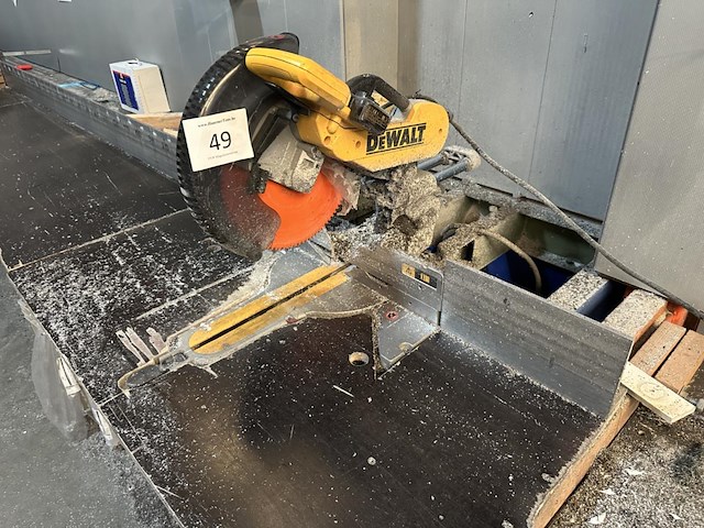 Afkortzaag dewalt + werktafel - afbeelding 1 van  5