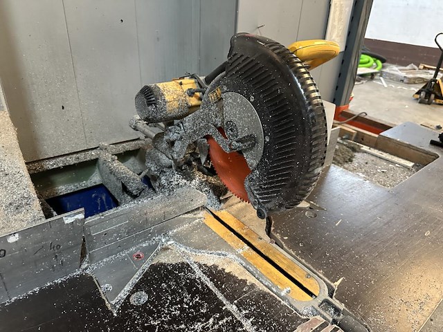 Afkortzaag dewalt + werktafel - afbeelding 2 van  5