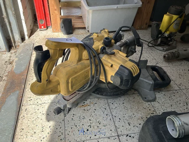 Afkortzaag dewalt - afbeelding 1 van  3