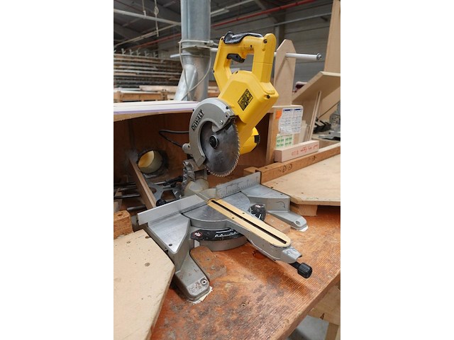 Afkortzaag dewalt - afbeelding 2 van  7