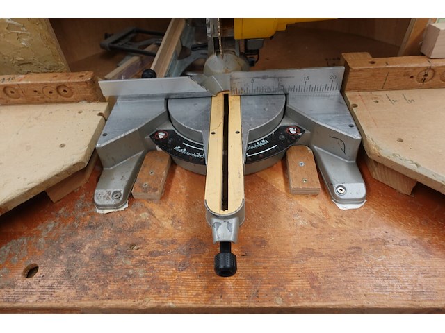 Afkortzaag dewalt - afbeelding 4 van  7