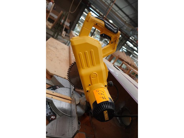 Afkortzaag dewalt - afbeelding 5 van  7