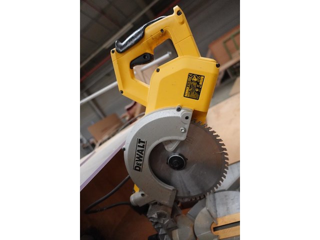 Afkortzaag dewalt - afbeelding 6 van  7