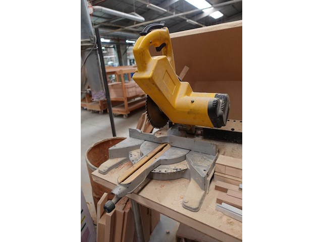 Afkortzaag dewalt - afbeelding 2 van  7