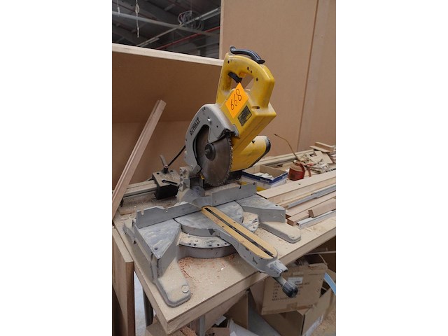 Afkortzaag dewalt - afbeelding 3 van  7