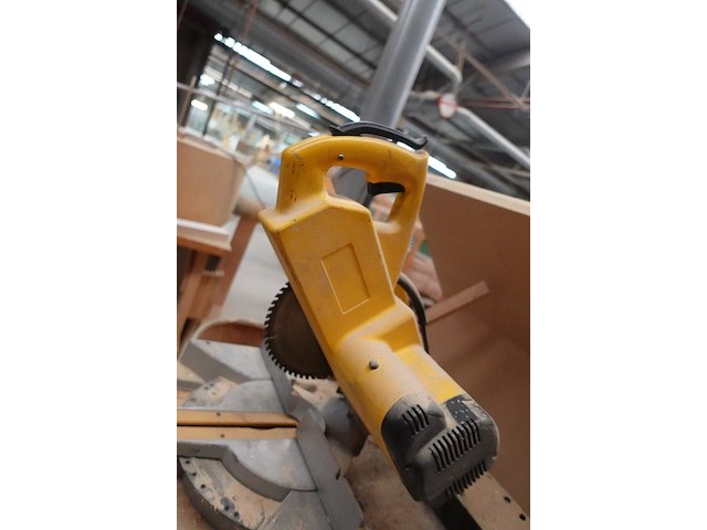 Afkortzaag dewalt - afbeelding 5 van  7