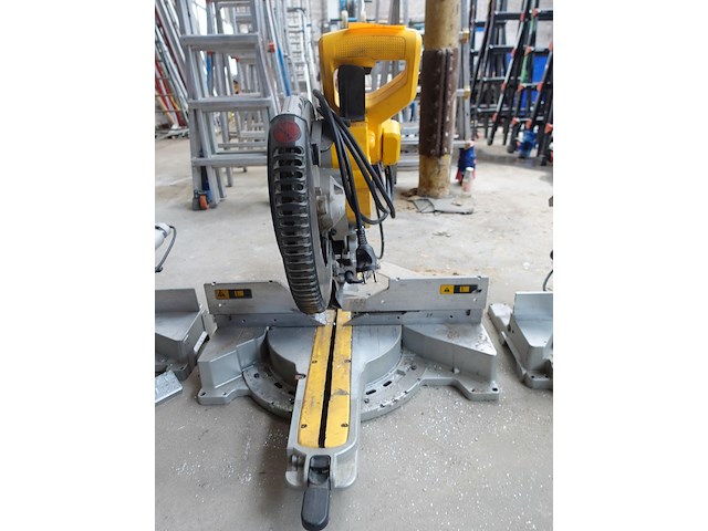 Afkortzaag dewalt - afbeelding 1 van  4