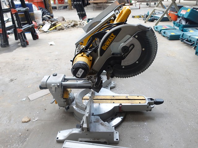 Afkortzaag dewalt - afbeelding 2 van  4