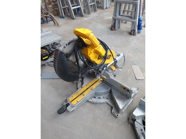 Afkortzaag dewalt - afbeelding 3 van  4