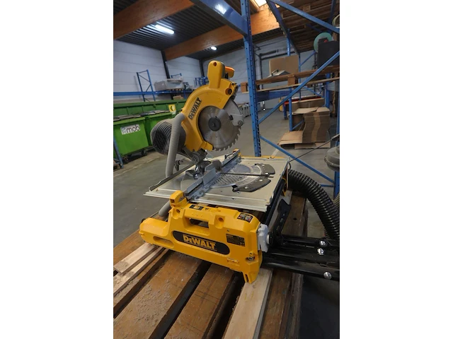Afkortzaag dewalt - afbeelding 2 van  4