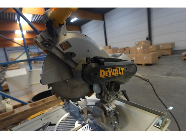 Afkortzaag dewalt - afbeelding 4 van  4
