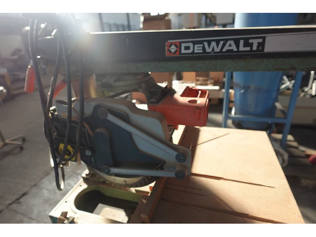 Afkortzaag dewalt - afbeelding 6 van  7