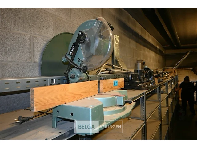 Afkortzaag hitachi - afbeelding 1 van  5