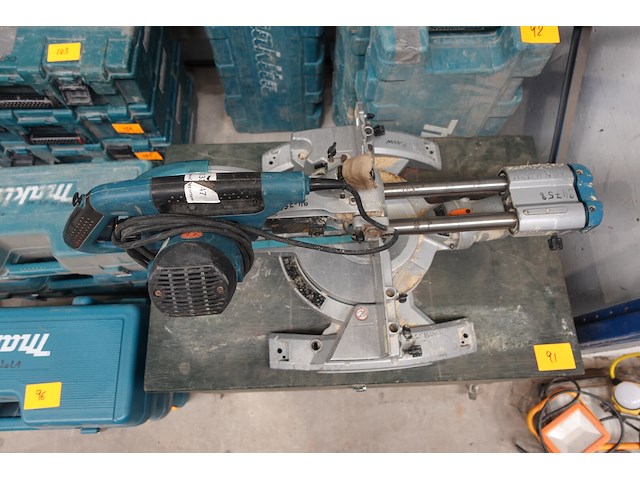 Afkortzaag makita - afbeelding 4 van  5