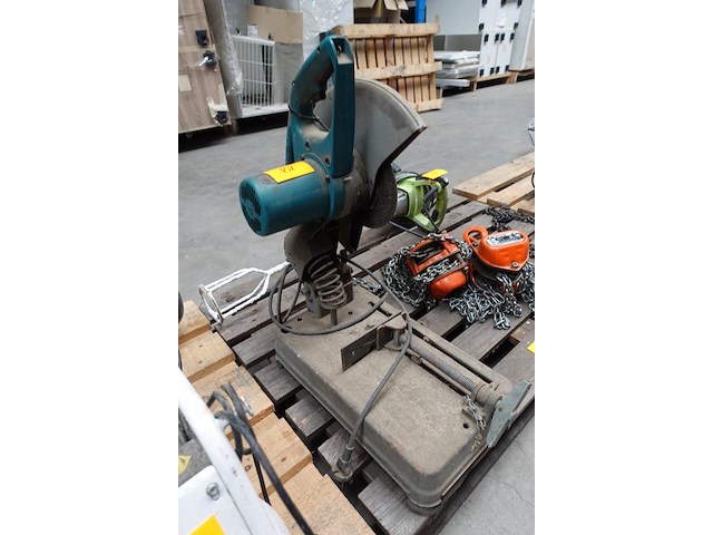 Afkortzaag makita - afbeelding 1 van  7