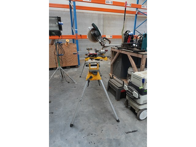 Afkortzaag metabo op steun dewalt - afbeelding 2 van  9