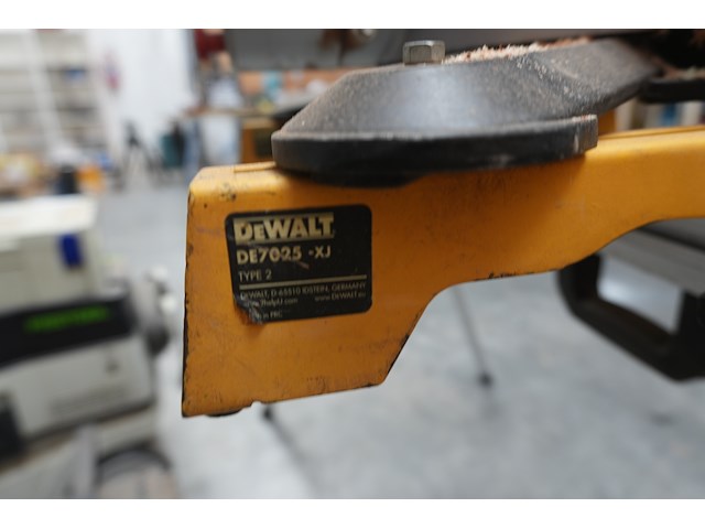 Afkortzaag metabo op steun dewalt - afbeelding 3 van  9