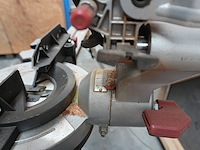 Afkortzaag metabo op steun dewalt - afbeelding 7 van  9
